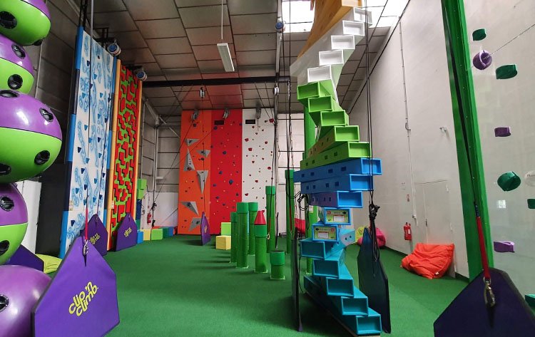 Escalade clip and climb comme B'up en Auvergne